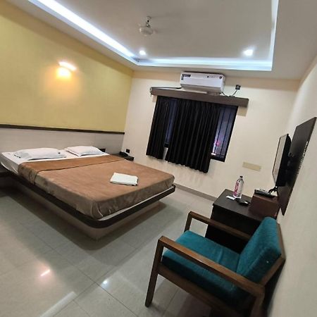 Hotel Pbs Grand Hospet Esterno foto