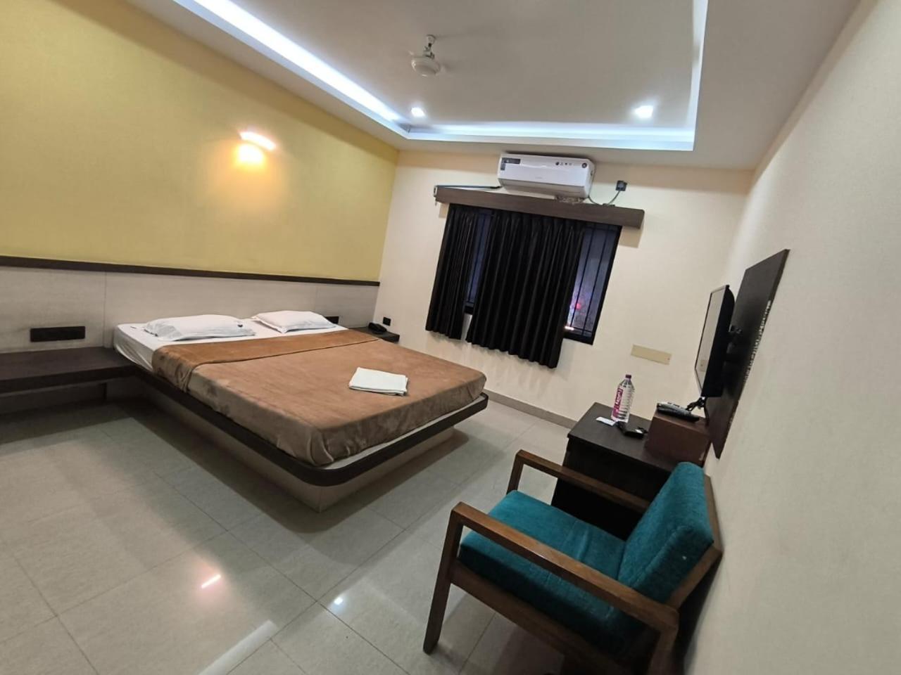 Hotel Pbs Grand Hospet Esterno foto